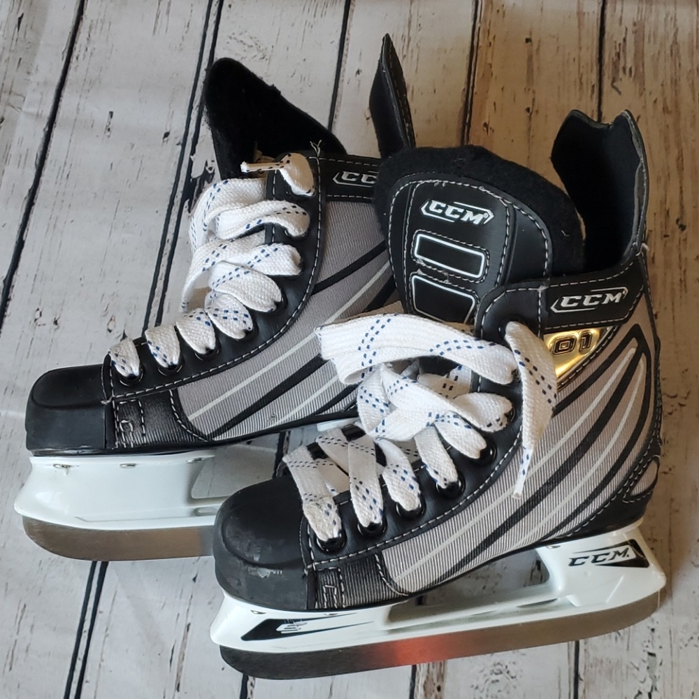 CCM hockey skates